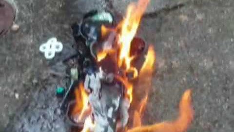 Brutally Destroying My Unfixable PS3 Controller