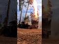 🇷🇺 10 km: Grad russo dispara foguetes de 122 mm em Krasnolimansk 🇺🇦 #grad #bm21 #rússia