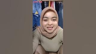 cewek jilbab tembem live tiktok jualan online di kentutin mbaknya || live hot epz.32