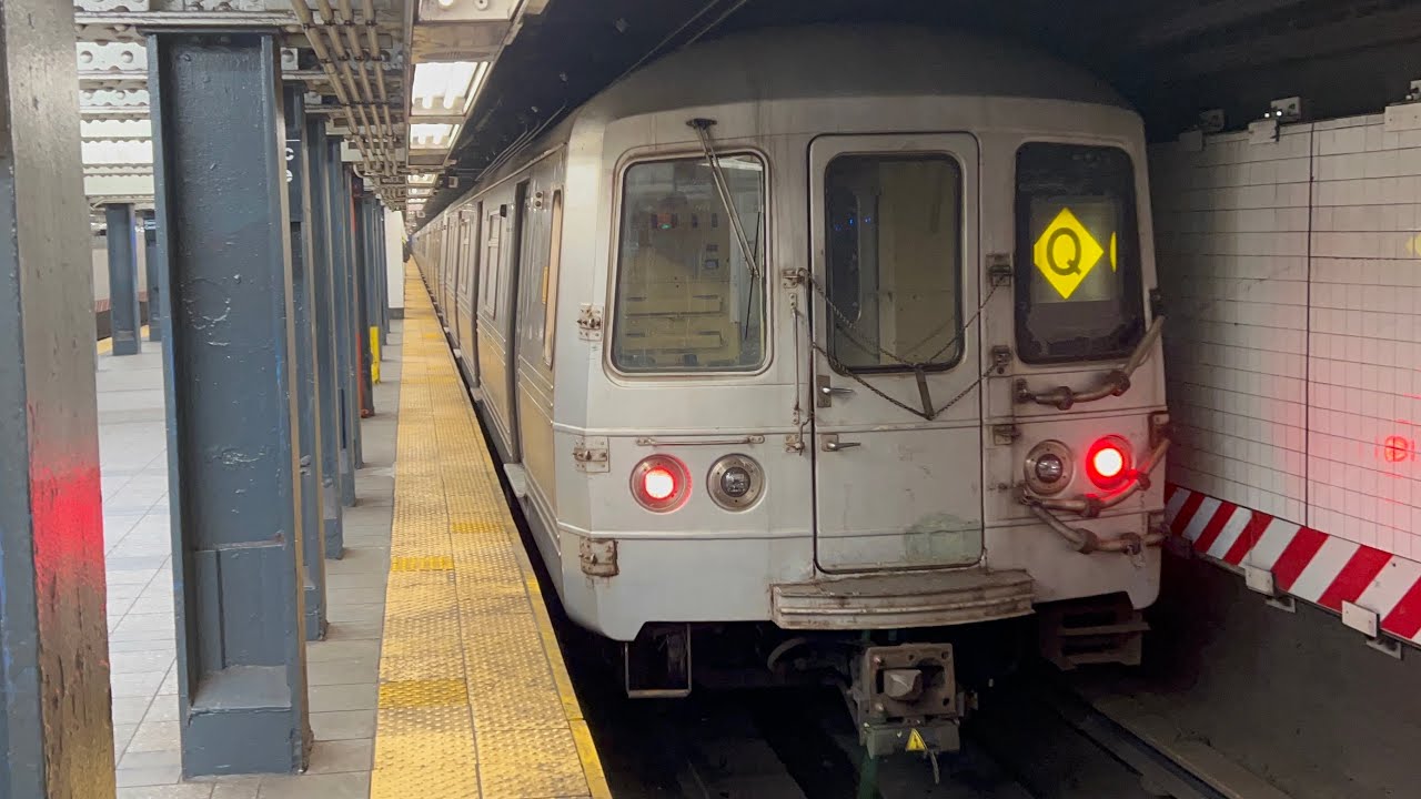 MTA NYCT: B & Q train action @ Atlantic Avenue-Barclays Center
