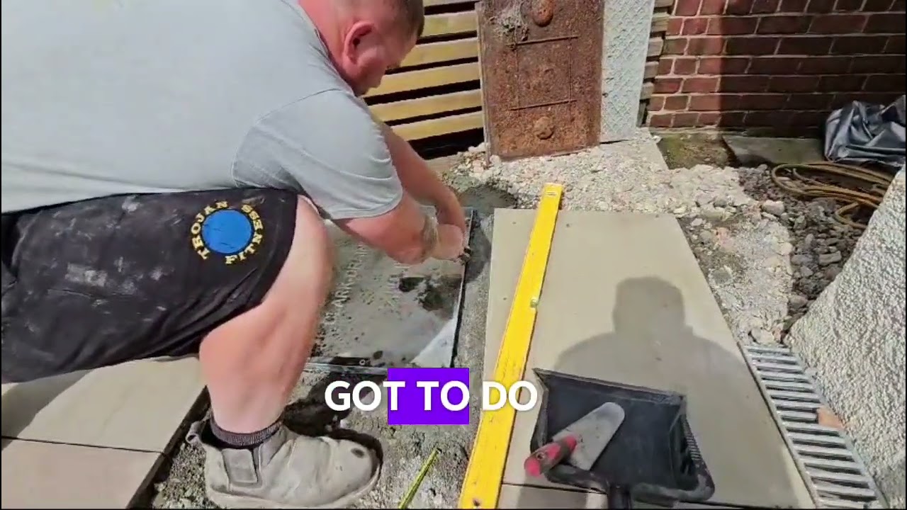 Recessed manhole cover with porcelain