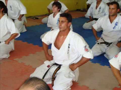 Academia Ronin de karate de contato Shinkyokushin