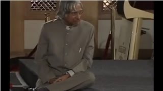 Rare video of A. P. J. Abdul Kalam sit on the floor and discussion below poverty line people.