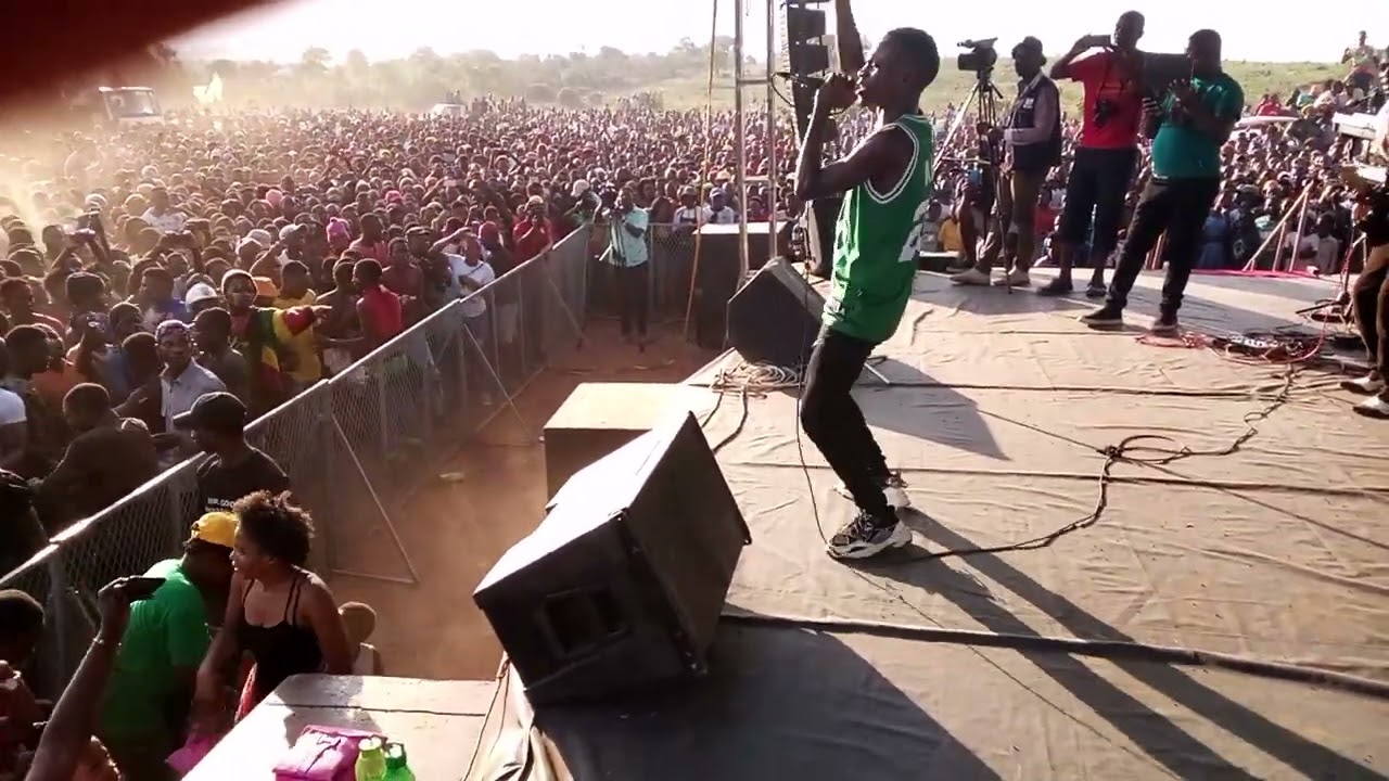 Giboh Pearson performing live at MATAFALE MEMORIAL SHOW