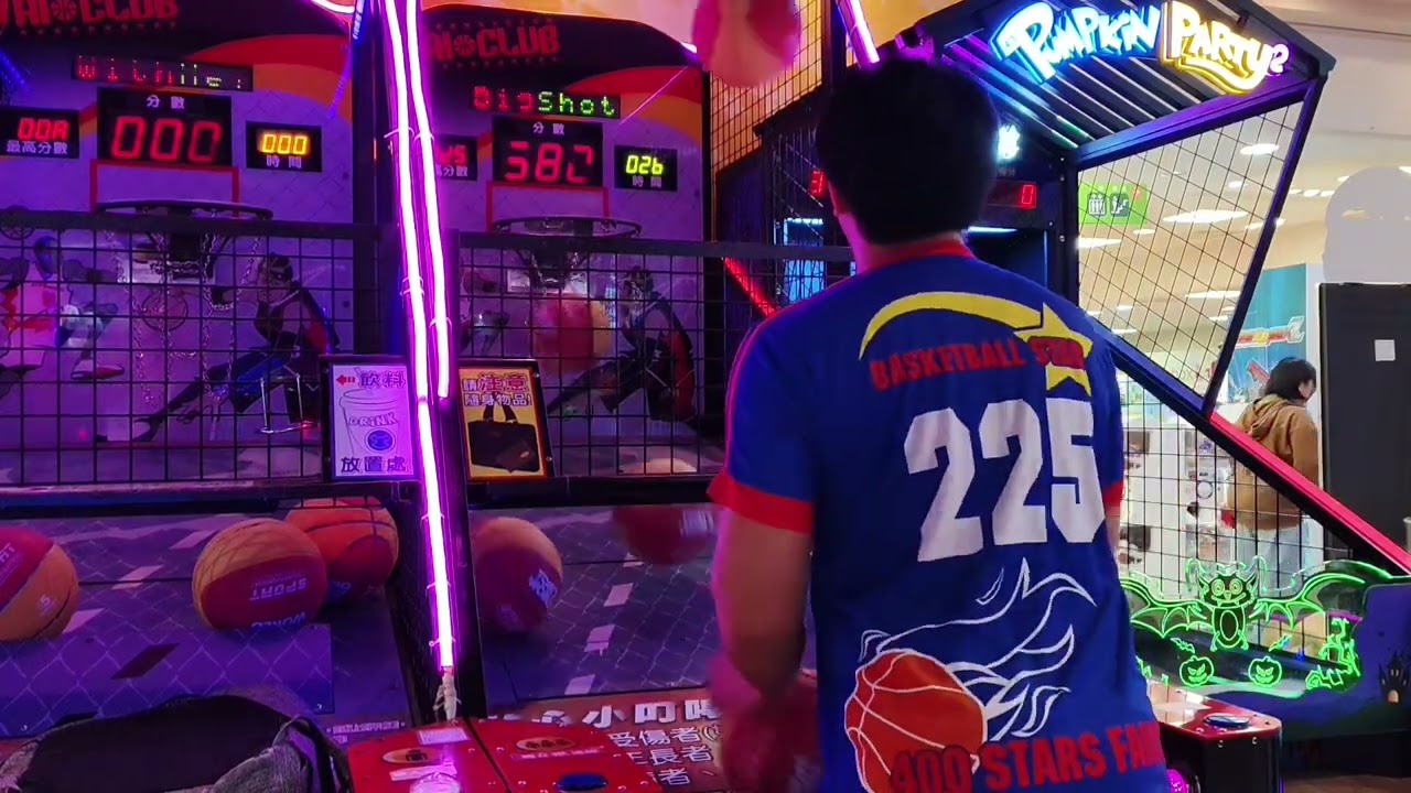 湯姆熊AI投籃機--板橋FE21的細框機也能突破760？Feiloli AI-CLUB Basketball Arcade Games in Banqiao FE21