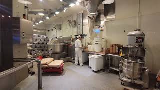Download Lagu How It's  Made! Sourdough  Bread at Disneyland  and California Adventure #Sourdough #Bakery MP3