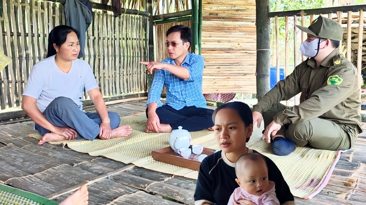 Госпожа Хок и полиция отправились уговаривать ее мужа вернуться, но он категорически отказался.