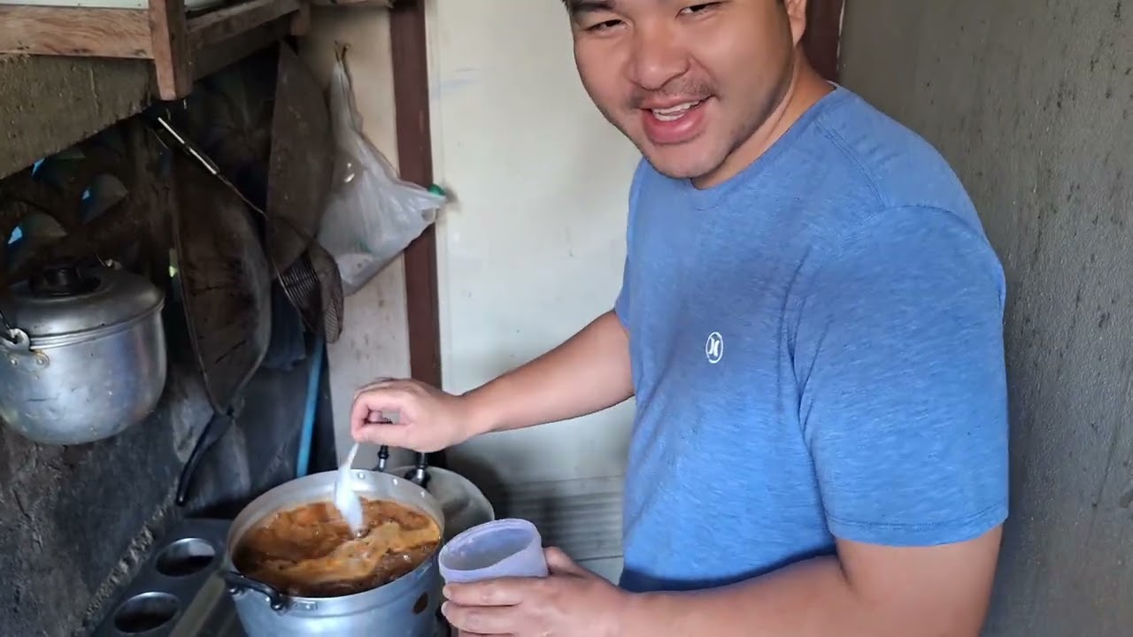 สามีทำกับข้าวต้อนรับลูกเมียกลับมาจากลาว