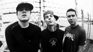 Blink-182 Heart's All Gone (NEW SONG 2011)