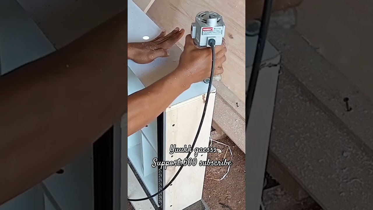 Merapikan Tepian Hpl Menggunakan Trimmer