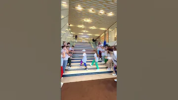 FRIENDSHIPS Kids Dancing In Stairs 