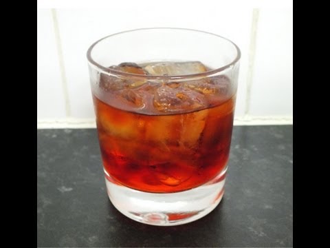 how-to-make-the-negroni-cocktail-drink-mixing-recipe-gin-,-campari-&-vermouth---aperitif