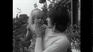 Video voorbeeld van "Davy Jones (Monkees) Interview 1971(?)"