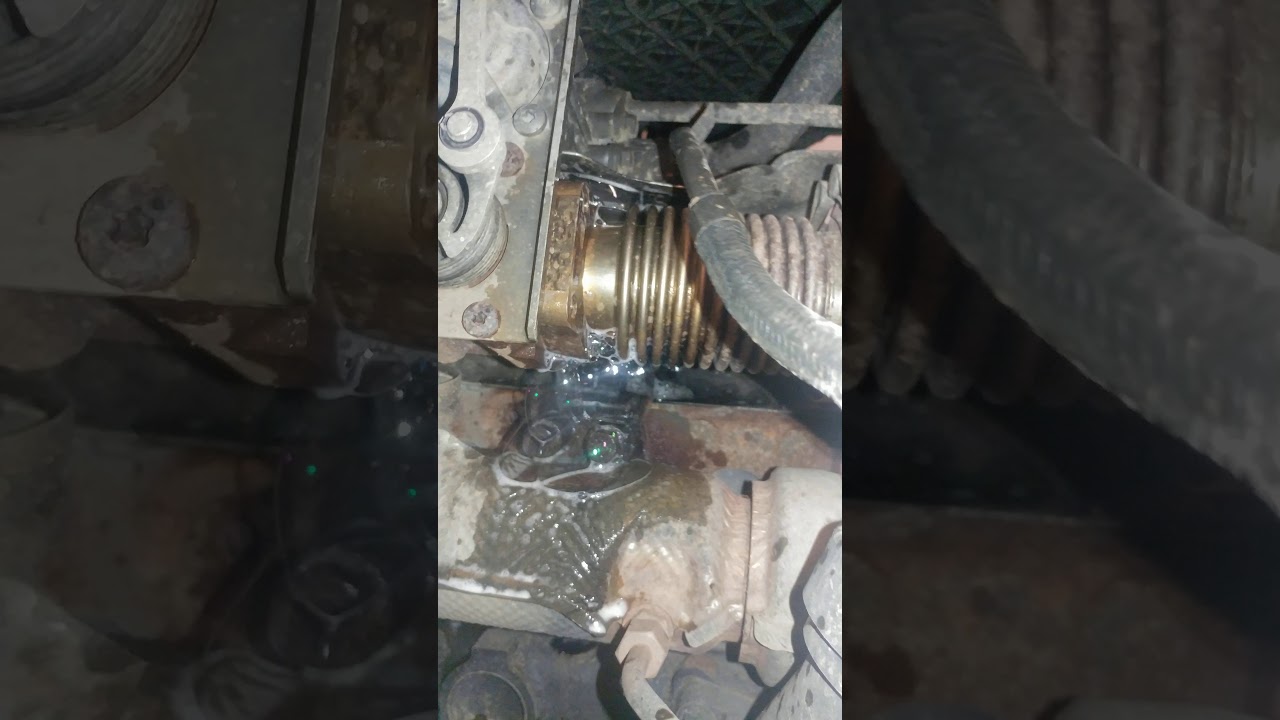 EGR Valve Leaking MX13 - YouTube