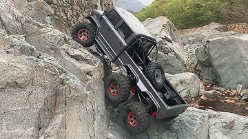 RC Car : Axial SCX10 II UMG10 6×6 Rock Crawling #1