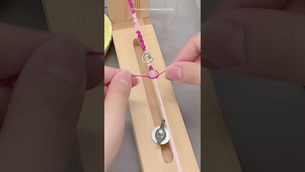 🎥 Cách thắt vòng tay dây đủ màu nè! #handmadejewelry #bracelet #handmade — Video review, click xem trên YouTube