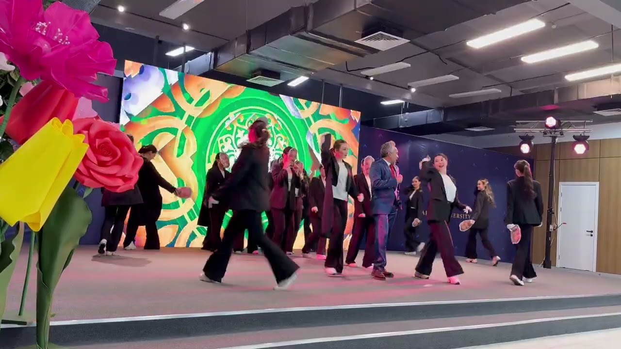 Декан факультета философии и политологии