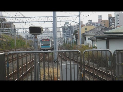 京浜東北線各駅停車大宮行きE233系560A164宮サイがJR新子安駅から発車！JR新子安駅の駅名看板！【JR新子安駅】
