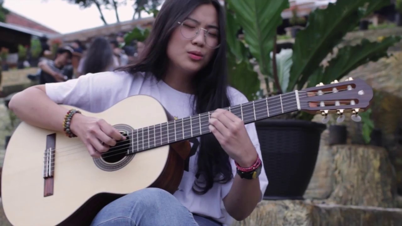Danilla Riyadi - Scientists and Morons - Live Session - YouTube