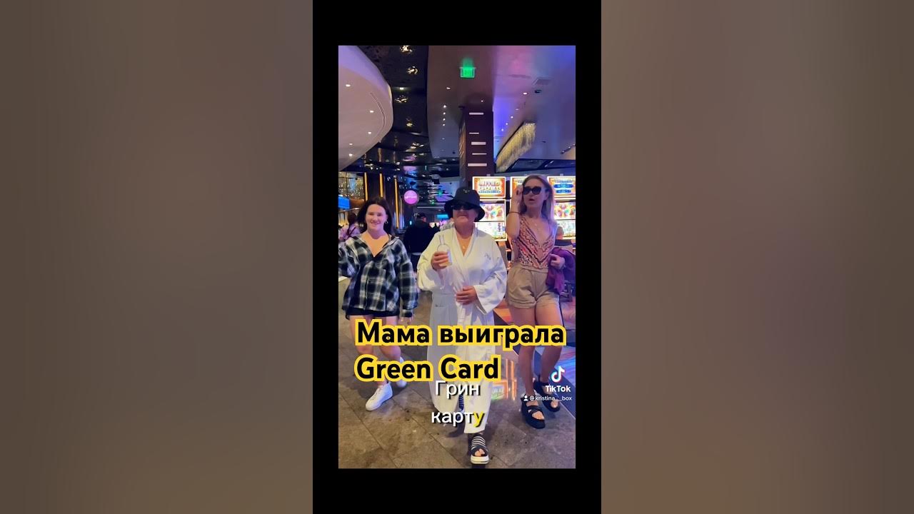 Мама выиграла. Мама выиграла. Мама предприниматель. Мама выиграла. Мама положила руку на голову ребенка.