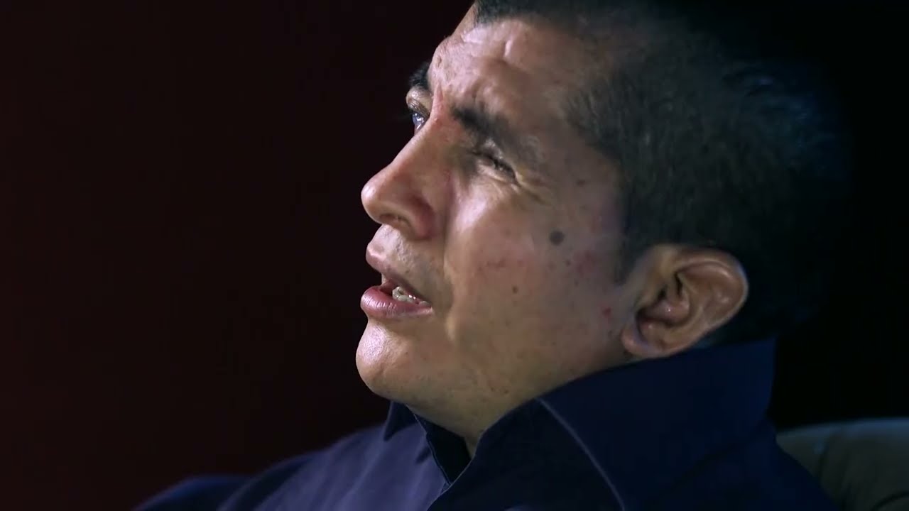 Eu nasci do lado avesso para viver só. Mas Deus é grande... - Joelcio