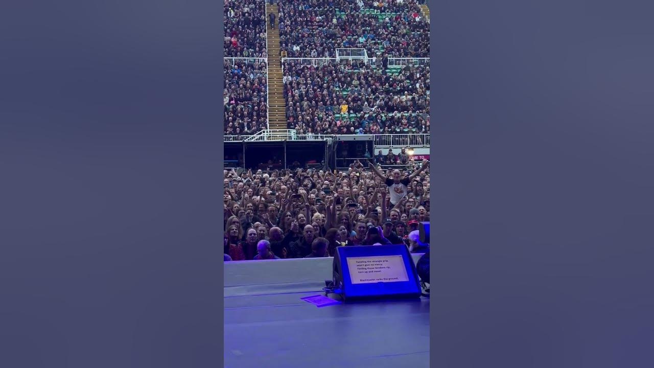 Judas Priest: War Pigs Intro - crowd singing tribute to Ozzy Osbourne