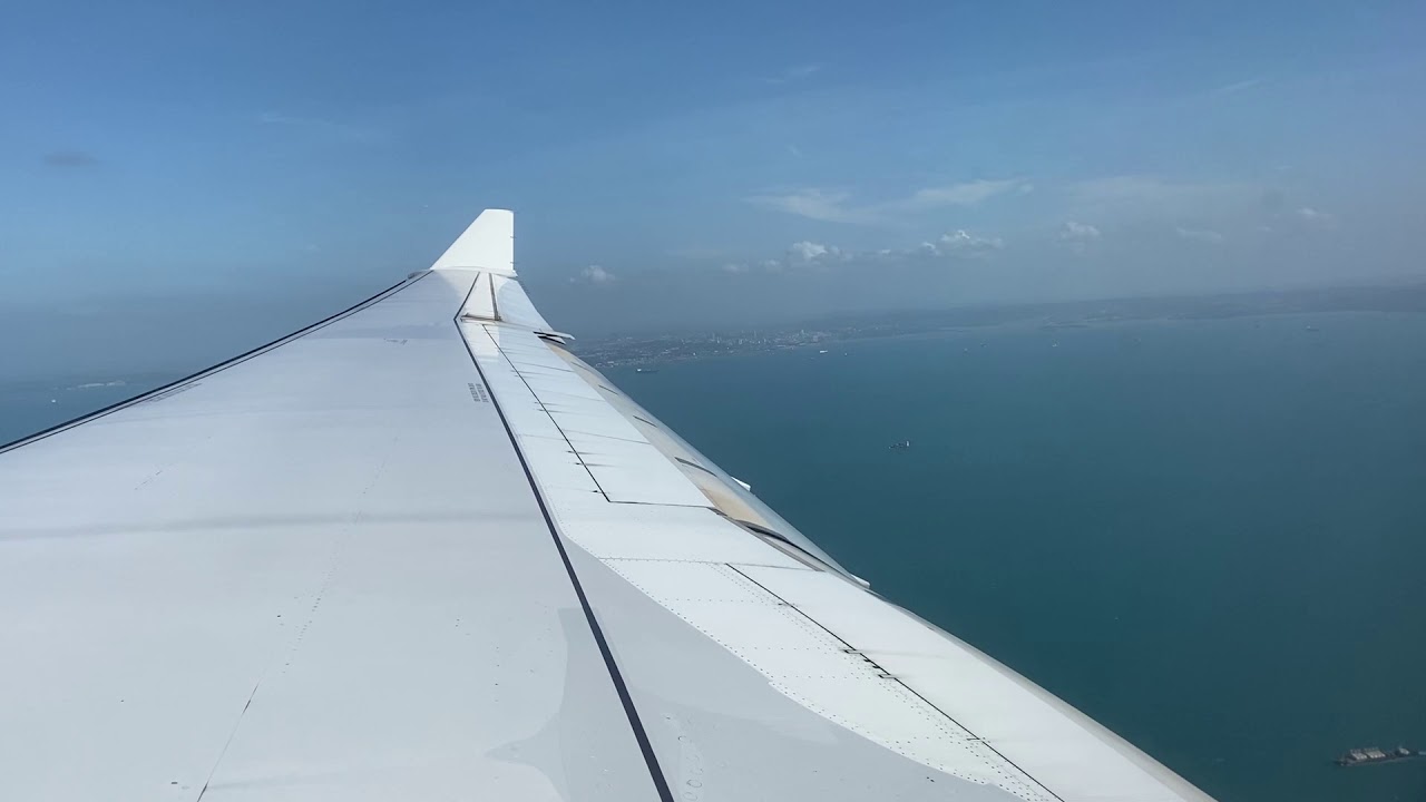 Airbus A330-202 VH-EBQ as QF81 SYD-SIN Landing