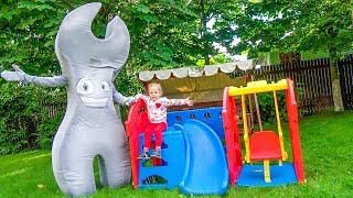 Pretend play with giant toys for kids