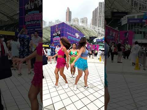 HK7s: Best Dressed Superfans  