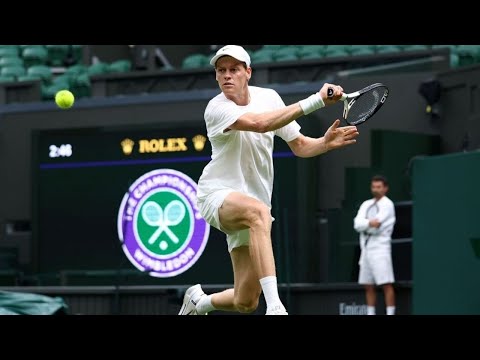 Jannik Sinner breaks