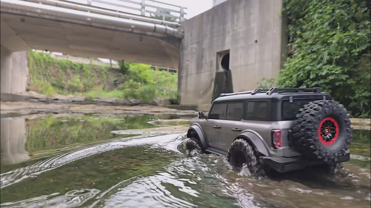 1/10 Scale RC Car WLtoys Liema 104020 Bronco - creek rock crawling 2 #asmr