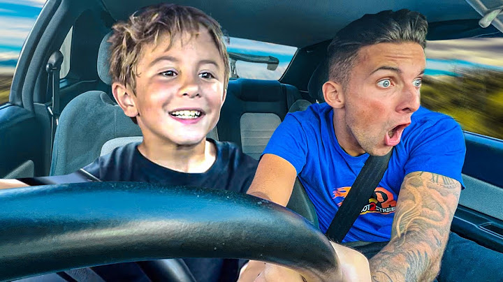 À 7 ANS CODI CONDUIT MA VOITURE DE SPORT !!
