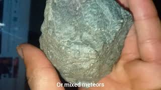 كيف تميز بين النيزك والحجر العادي       How to distinguish between a meteorite and an ordinary stone