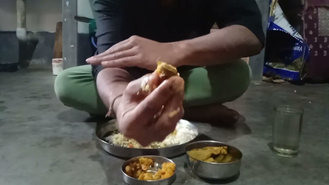 Good afternoon guys lunch time eating today fish curry,🐟 aluvaja, dal & salad 🥗😋