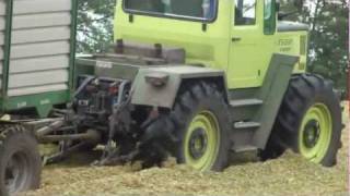 Die Maisernte in Niedersachsen Traktoren im Schlamm Einsatz am Limit festgefahren neu