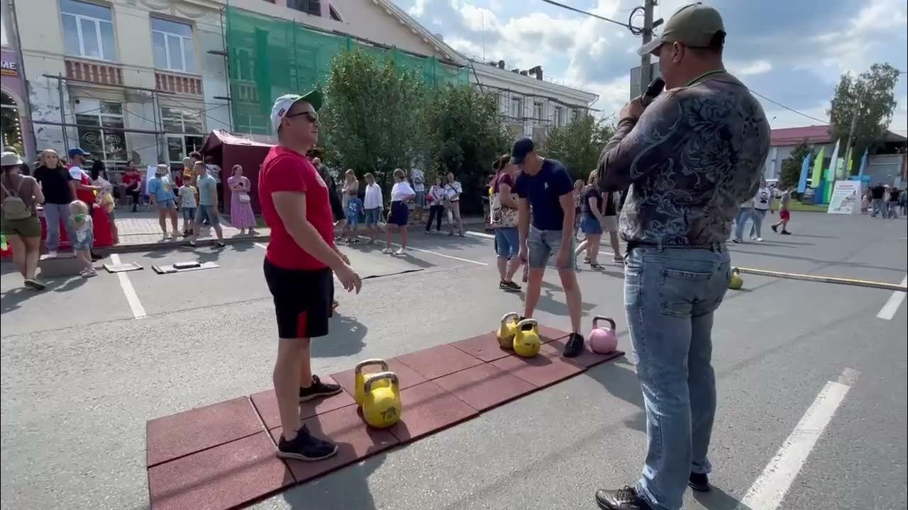 Выступление в Урюпинске силачи с гирями