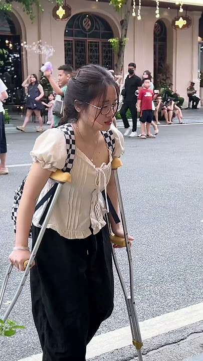 Download lagu He helps the girl from the bad boy #kindness #awareness #silenthee #helpingothers