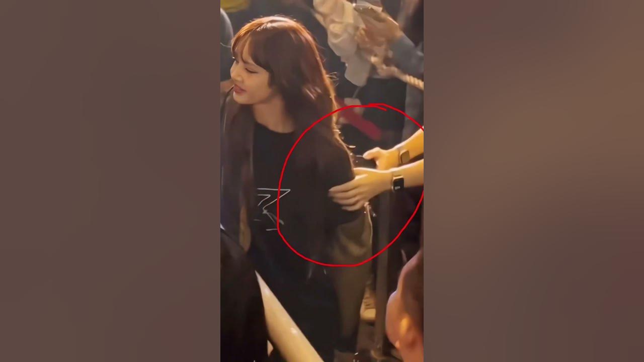 Lisa bodyguards is so cool & protect Lisa 🥰#blackpink #lisa