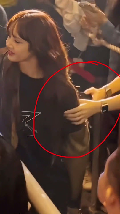 Lisa bodyguards is so cool & protect Lisa 🥰#blackpink #lisa