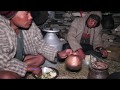 Cooking food of paddy and eating together by shepherd people ll Mountain sheep farm