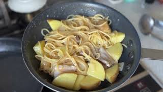 Plain but tasty | Spaghetti con patate e carne di maiale