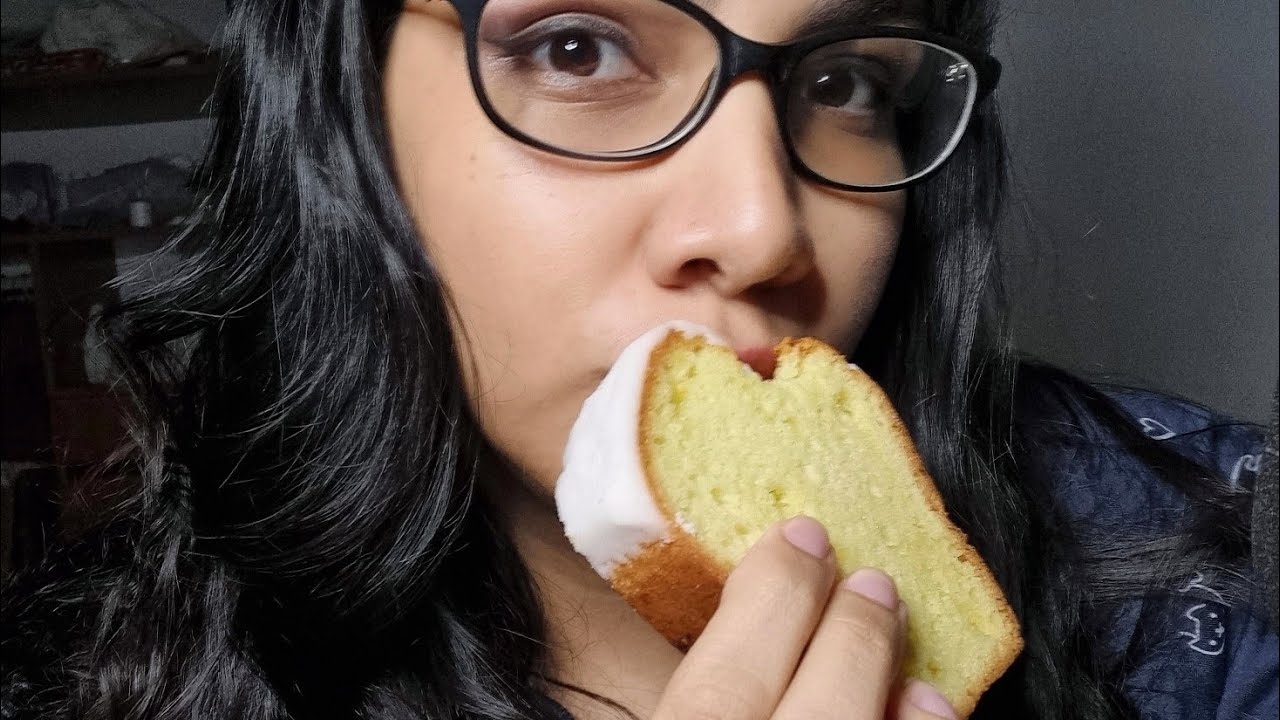 ASMR comiendo ponque sabor limón de Starbucks