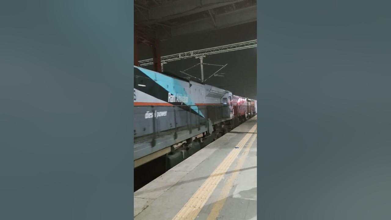 22995-mandore-superfast-express-arrived-to-delhi-cantt-railway-station