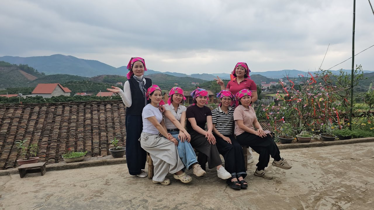 Du Lịch khám phá làng cổ Bắc Hoa Tân Sơn, Đông vui  tấp nập 