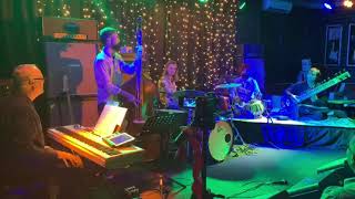 Sitar maestro Purbayan Chatterjee with TAKADIMI NZ, the Indo-Jazz band.