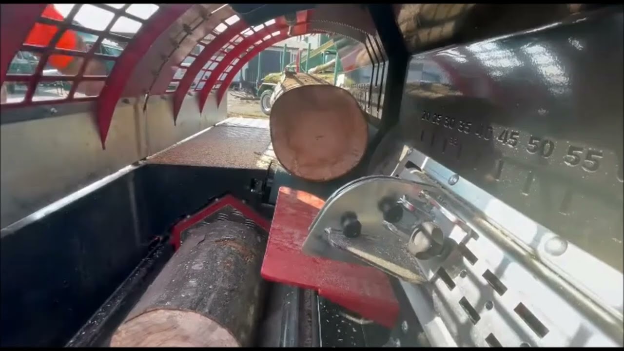 Jaký je nový řezací a štípací poloautomat OL 4100 H?