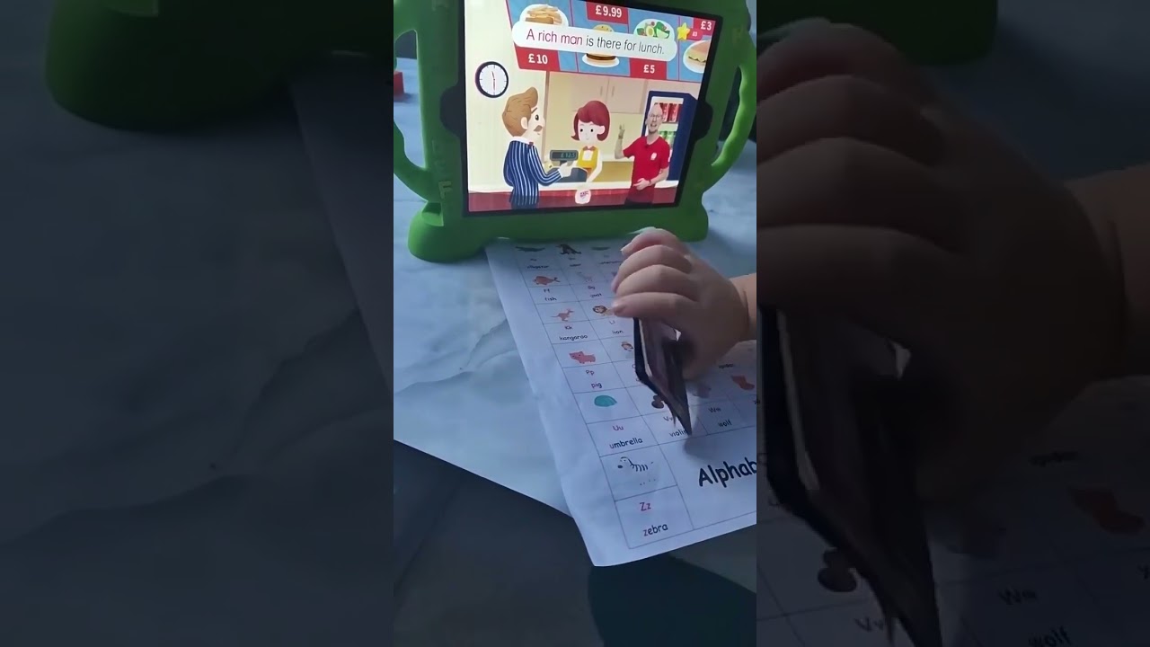 Love the robot pattern iPad cover, available for iPad Mini/Air/Pro/New iPad.🥰