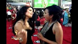 Stephen Moyer bites reporter.wmv