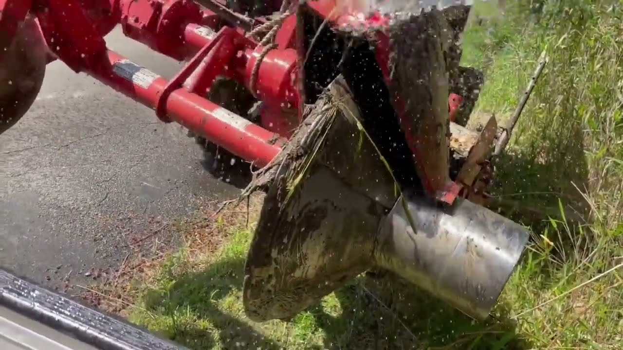 畦塗り機　農機具　稲作　米 お米作り】水漏れ防止！田んぼの畦塗り ササキ 畦塗り機 - YouTube