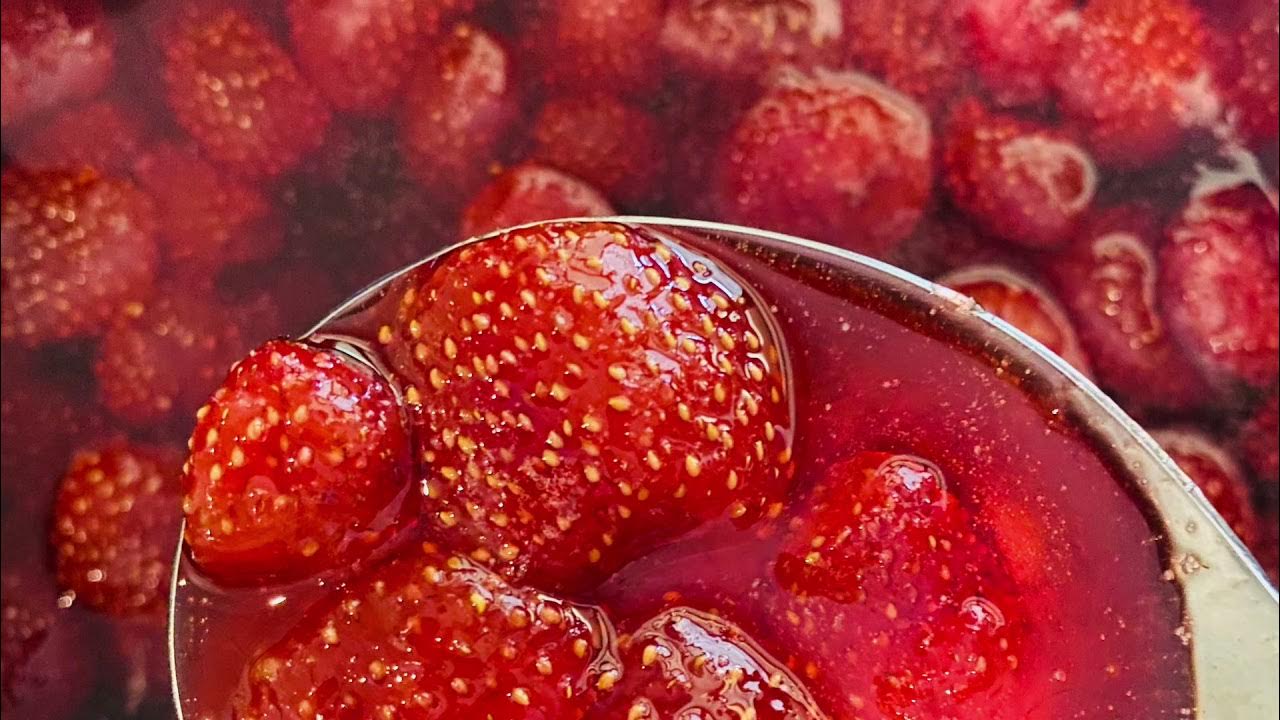 Клубника варенье 5. Жареное варенье из клубники. Strawberry Jam with ananas. Жареное варенье от Калниной Натальи. Варенья клубника варенья клубника 7042 / микс Joy Toy - игрушки и не только.